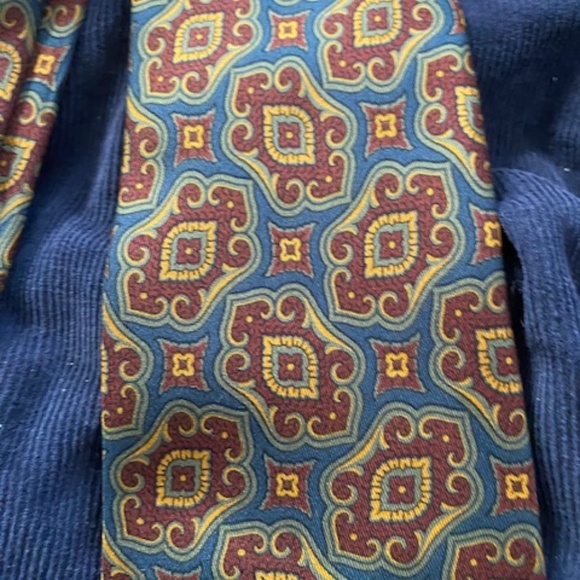 VINTAGE BARNEYS NEW YORK SILK TIE ---- MADE IN ITALY - Picture 2 of 7